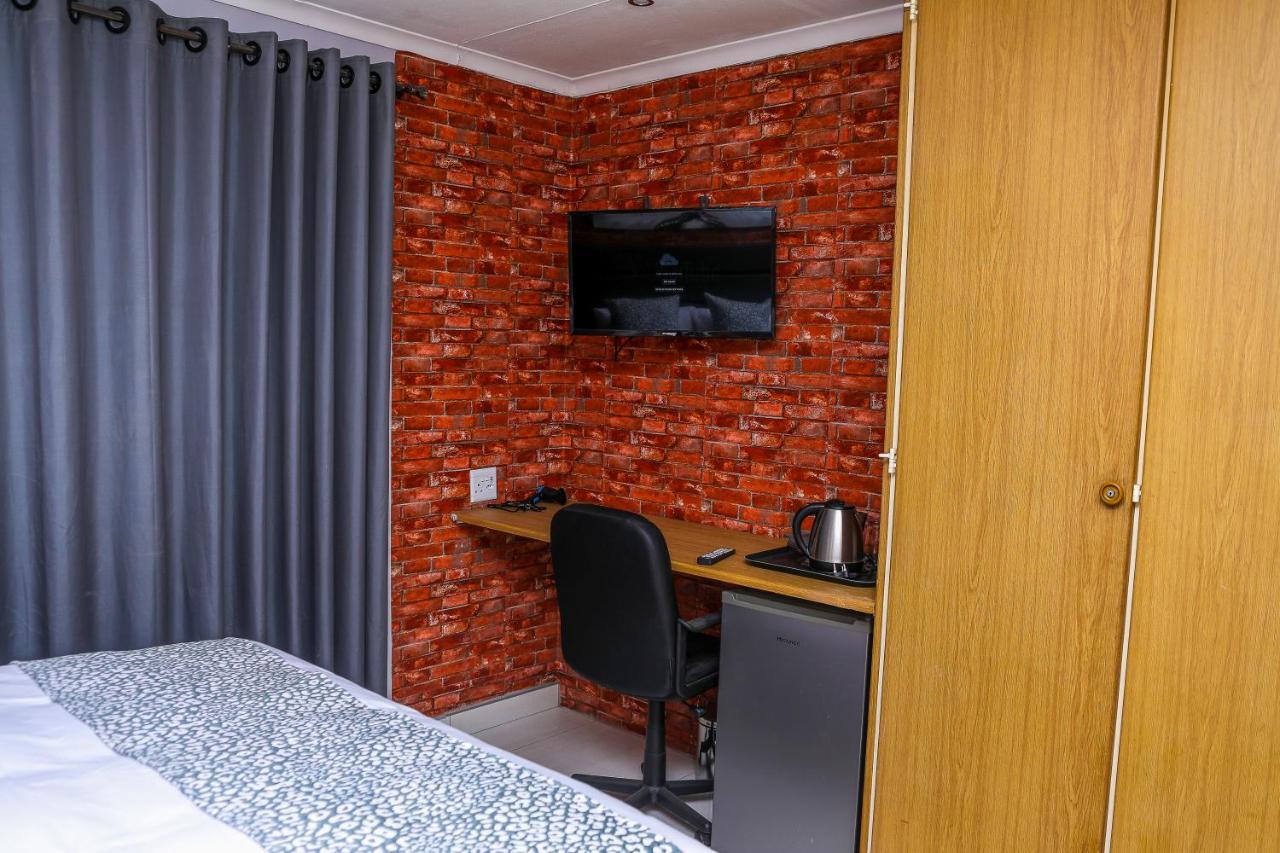 Delux Guesthouse Volksrust Εξωτερικό φωτογραφία