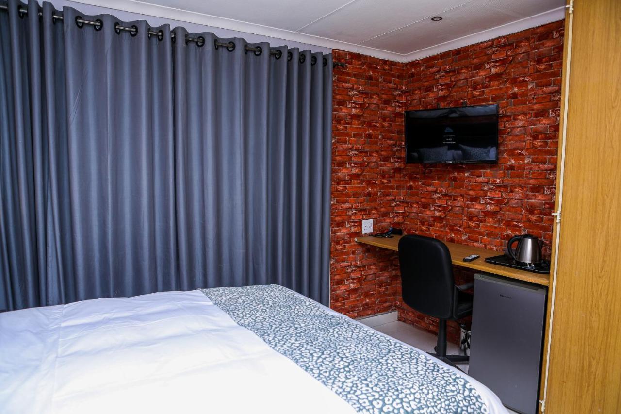 Delux Guesthouse Volksrust Εξωτερικό φωτογραφία