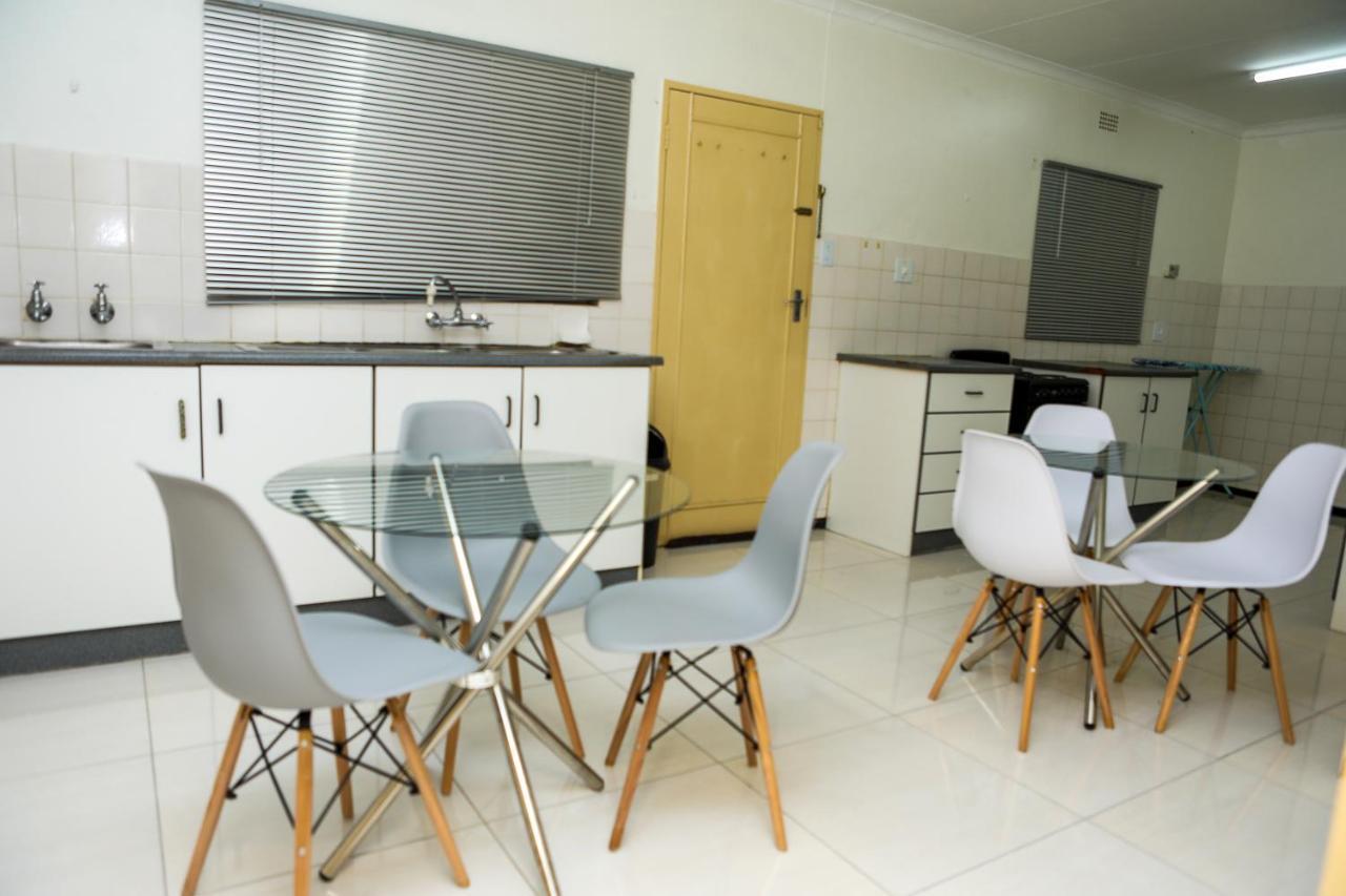 Delux Guesthouse Volksrust Εξωτερικό φωτογραφία