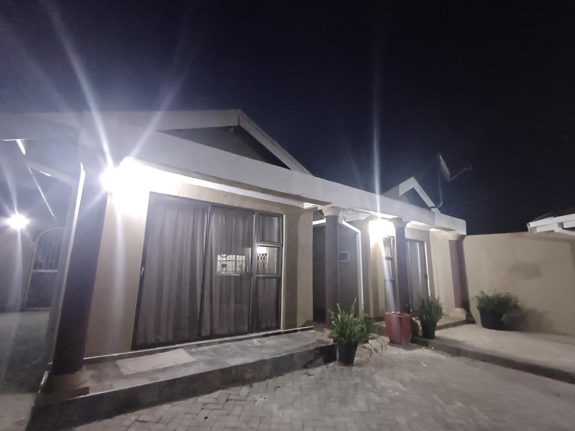 Delux Guesthouse Volksrust Εξωτερικό φωτογραφία